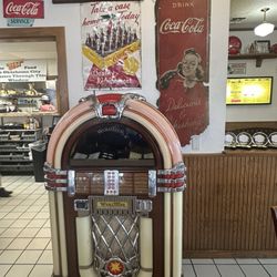 Soda Pop's Cafe - Juke box