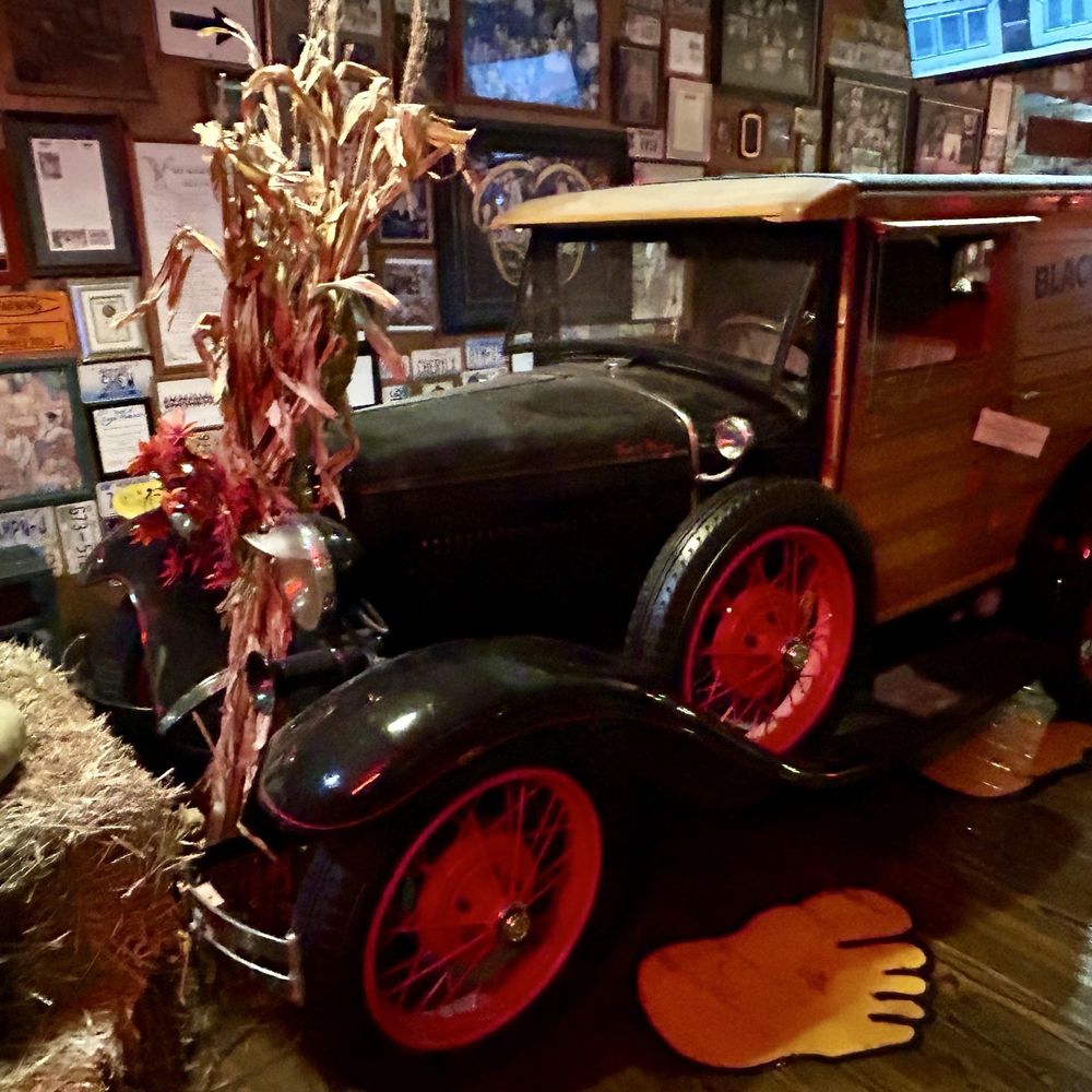Lamberts Cafe - More of the entry way. - American Near Me - Sikeston, Missouri