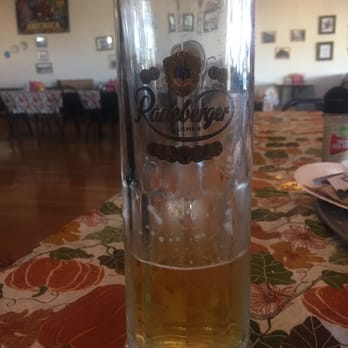 The Old Merc - Nice tall skinny icy cold mugs - Pizza Near Me - Mcarthur, California