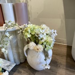 Bloom Maven - In store arrangement during early spring.