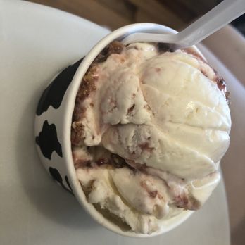 Melba Ice Creamery - Strawberry buttermilk cheesecake (good!) - Ice Cream & Frozen Yogurt Near Me - Lawrence Township, New Jersey