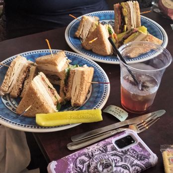 Amy's On the Avenue - Coffee & Tea Near Me - Crystal River, Florida