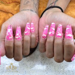 Q Nails and Spa