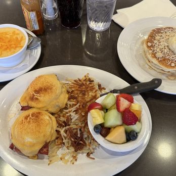 Cozy Corner - Eggs Benedict, grits, Paradise Coconut Pancakes (3) - Burgers Near Me - Chicago, Illinois Cozy Corner - Eggs Benedict, grits, Paradise Coconut Pancakes (3) - Burgers Near Me - Chicago, Illinois