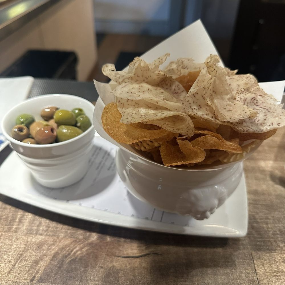 Harvest Table - Homemade chips - New American Near Me - St Helena, California