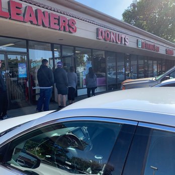 Upland Donuts - Line at Upland Donuts - Donuts Near Me - Upland, California Upland Donuts - Line at Upland Donuts - Donuts Near Me - Upland, California
