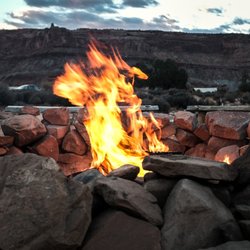 GlampOut.com - Gorgeous locations and fantastic campfires are just part of the fun with GlampOut™