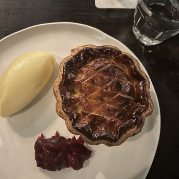 The Wigmore - Turkey pot pie - Pubs Near Me - London, XGL