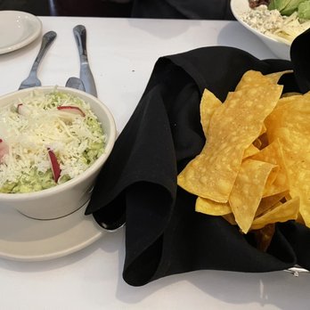 Harry & Izzy's - Guacamole & chips - Steakhouses Near Me - Indianapolis, Indiana