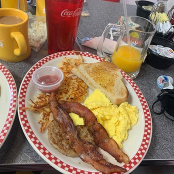 Ze's Diner - Ze's breakfast - Diners Near Me - Eagan, Minnesota