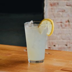 Perets Dessert & Coffee Bar - Fresh lemonade