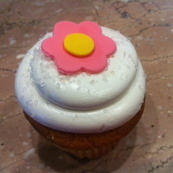 Freeport Bakery - Buettermilk cupcake with buttercream frosting. Ridiculously delicious! - Bakeries Near Me - Sacramento, California Freeport Bakery - Buettermilk cupcake with buttercream frosting. Ridiculously delicious! - Bakeries Near Me - Sacramento, California