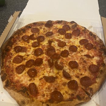 La Pizza Via - Pepperoni New York style - Pizza Near Me - Fox River Grove, Illinois