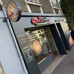 Apollo Pizza - Entrance of pizzeria