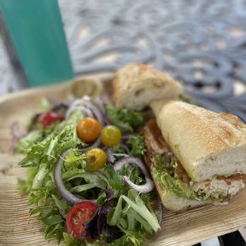 Le Cafe De La Plage - Coffee & Tea Near Me - Malibu, California