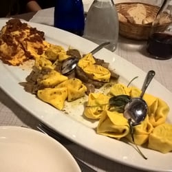 Pizzeria La Rocca - Un gran tris di tortelli: al cinghiale, con i funghi e burro e salvia. Ottimi!
