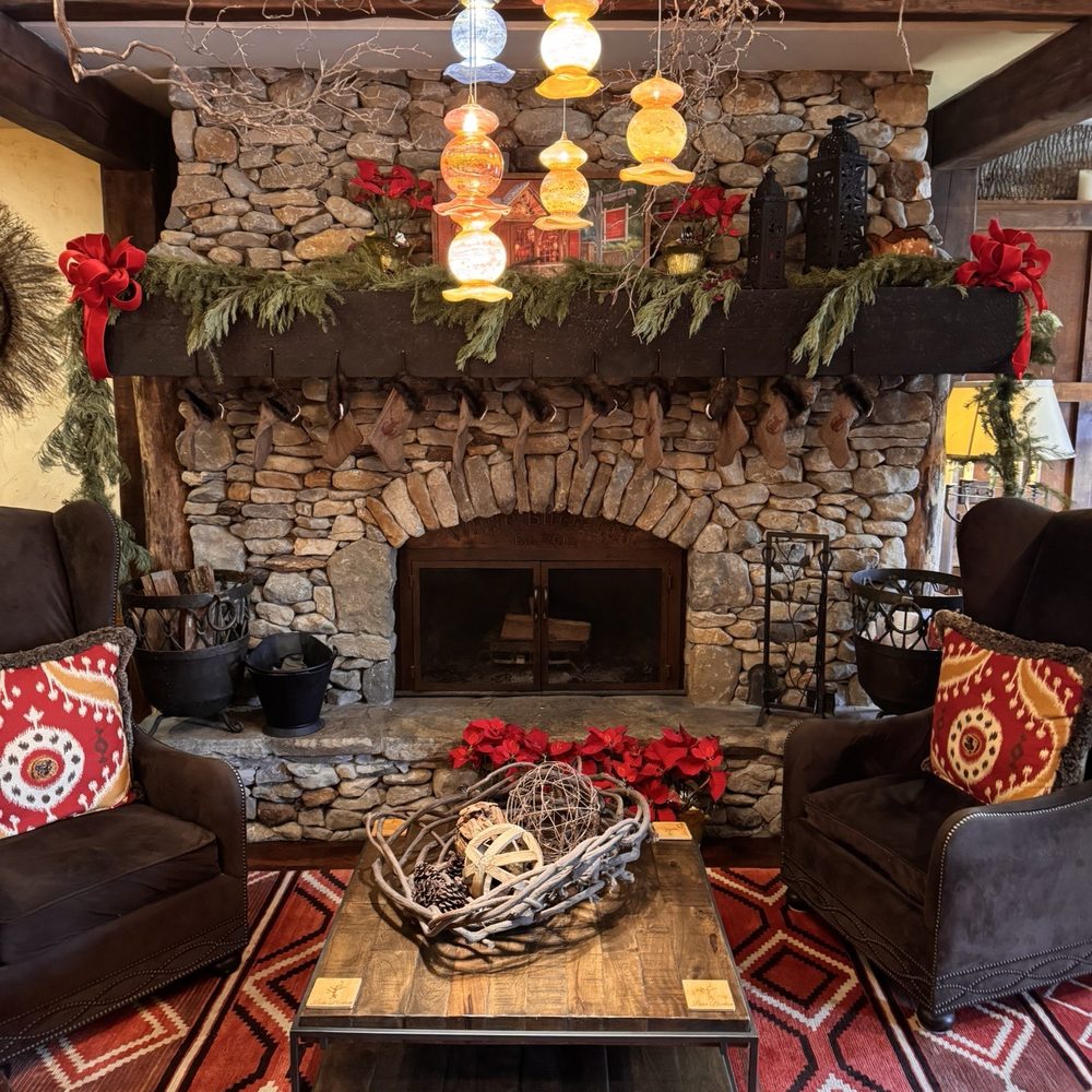 The White Birch Inn - The main lobby wood burning fireplace decorated for Christmas season. - Bed & Breakfast Near Me - Clayton, Georgia The White Birch Inn - The main lobby wood burning fireplace decorated for Christmas season. - Bed & Breakfast Near Me - Clayton, Georgia