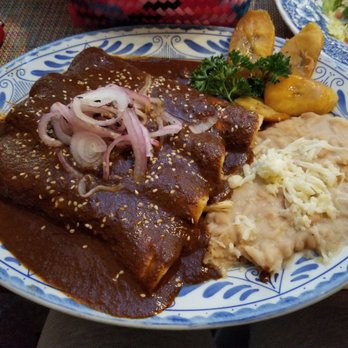 Casa Luna - Chicken mole...looks pretty but wasnt satisfied with the taste - Mexican Near Me - Tlaquepaque, JAL