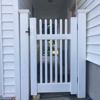 MJ Nicholls Landscaping - a white picketed gate - Landscaping Near Me - Quincy, Massachusetts MJ Nicholls Landscaping - a white picketed gate - Landscaping Near Me - Quincy, Massachusetts