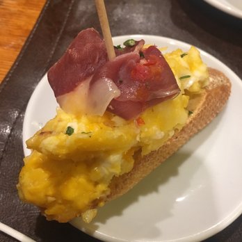 El Pintxo de Petritxol - Broken egg and ham - 1.95 euro - Basque Near Me - Barcelona, B