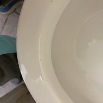 Econo Lodge - Pubic hair toilet seat - Hotels Near Me - Sturbridge, Massachusetts
