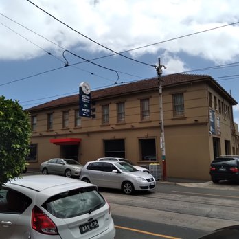 Malvern Vale Hotel - Outside - Bars Near Me - Malvern, VIC