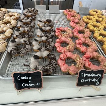 Dulce Mochi - Inside - Donuts Near Me - Sherman Oaks, California