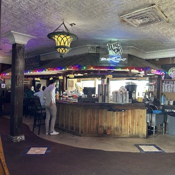 Waldo's - Inside outside bar - Seafood Near Me - Vero Beach, Florida