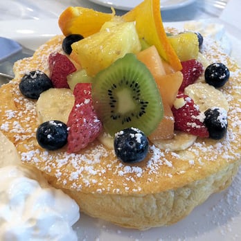 Aloha Kitchen - Pancake Soufflé with Fruit - Breakfast & Brunch Near Me - Honolulu, Hawaii