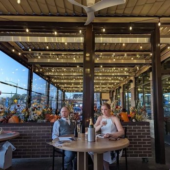 David Reay's Modern Diner + Tavern - Indoor/Outdoor Patio Lighting - Diners Near Me - Onalaska, Wisconsin