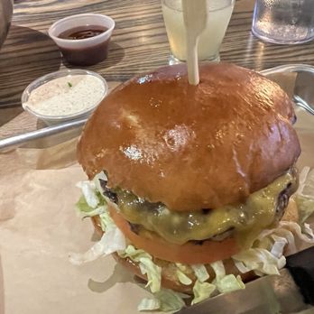 Hopdoddy Burger Bar - Doddy Cheese burger - Burgers Near Me - Richmond, Texas