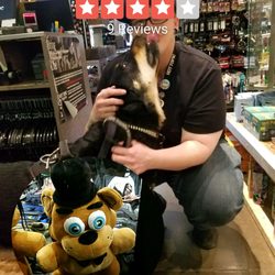 Hot Topic - Alley showing Jen some love
