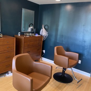 Studio Seven Charleston - Customer seats - Spray Tanning Near Me - Charleston, South Carolina Studio Seven Charleston - Customer seats - Spray Tanning Near Me - Charleston, South Carolina