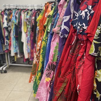 DeStash Hawaii - Vintage Mu'u selection - Fabric Stores Near Me - HONOLULU, Hawaii DeStash Hawaii - Vintage Mu'u selection - Fabric Stores Near Me - HONOLULU, Hawaii