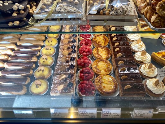 Maison Violette | Place des Corps Saints by null