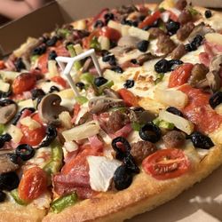 Pizza Hut - Medium pan super supreme