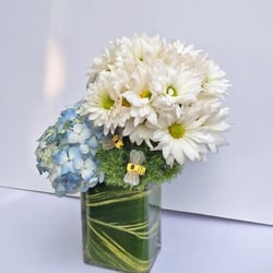 Petal Street Flower Company - Love their simple but elegant work!! (I'm sure they can do something extravagant too but still unique and fabulous!)