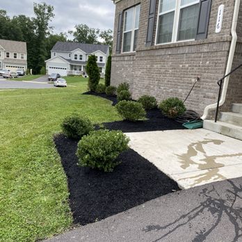 Gomez lawn care services - a front yard - Lawn Services Near Me Gomez lawn care services - a front yard - Lawn Services Near Me