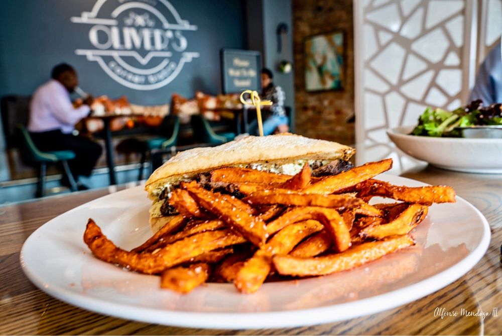 OLIVER’S CORNER BISTRO Updated October 2024 227 Photos & 163