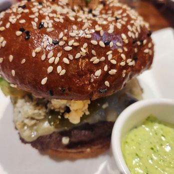 Gordon Ramsay Burger Las Vegas - Hell's Kitchen Burger - Burgers Near Me - Las Vegas, Nevada