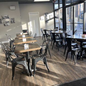 Libby's Italian Pastry Shop - The inside - Ice Cream & Frozen Yogurt Near Me - New Haven, Connecticut