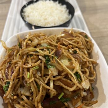 Honest - Vegetable Hakka Noddle and Ghobi Manchurian with Gravy - Indian Near Me - Lowell, Massachusetts