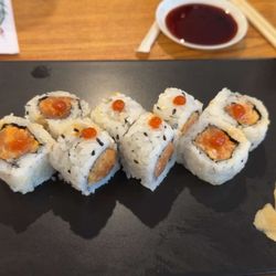 Peniku Hibachi Express - Spicy salmon roll