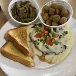 Beef lone star with Texas toast, green beans and fried okra Beef lone star with Texas toast, green beans and fried okra