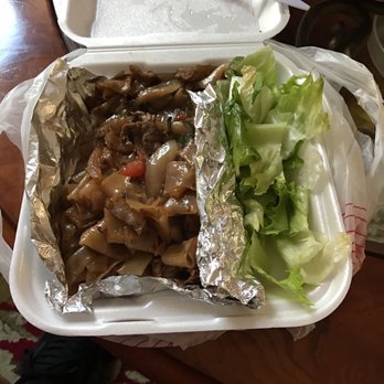 Sriracha Thai Restaurant - Just paid $9.80 for this and you'd think they would fill the plate all the way instead of adding lettuce. - Thai Near Me - Carson, California Sriracha Thai Restaurant - Just paid $9.80 for this and you'd think they would fill the plate all the way instead of adding lettuce. - Thai Near Me - Carson, California
