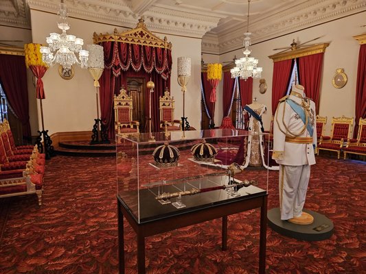 Iolani Palace by null