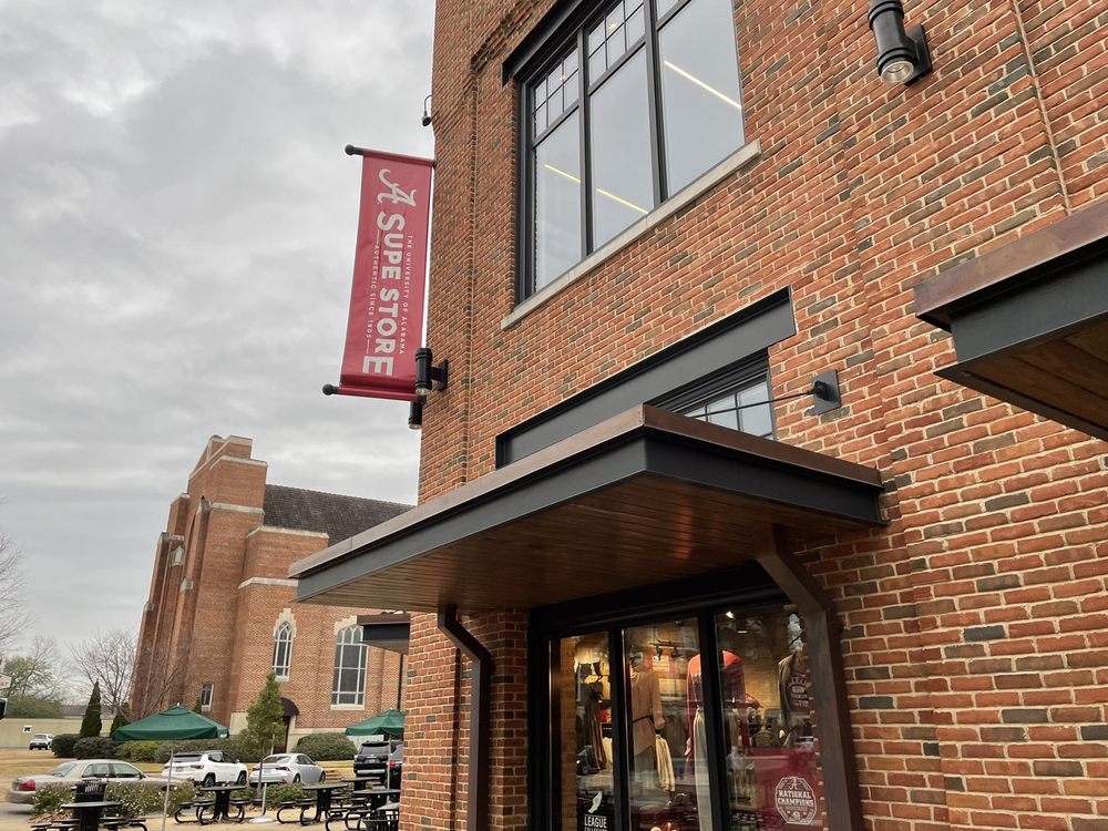 THE CORNER SUPE STORE Updated September 2024 13 Photos 807 Paul W