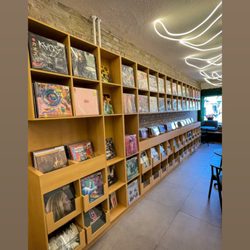 High Notes Coffee + Vinyl