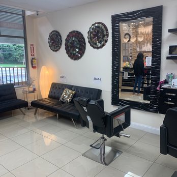 Wax Thread and Scissors - Buckhead - Seating area - Skin Care Near Me - Atlanta, Georgia Wax Thread and Scissors - Buckhead - Seating area - Skin Care Near Me - Atlanta, Georgia