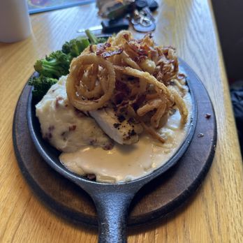 Applebee's Grill + Bar - Grilled Chicken with Mashed Potatoes - American Near Me - Columbia, South Carolina